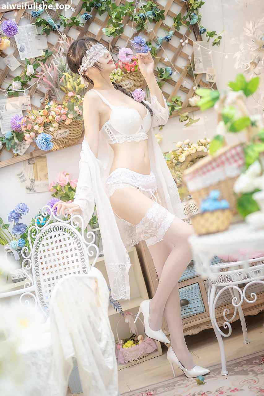 香草喵露露-白色花房 [49P2V-1.14GB] 网红福利-第4张