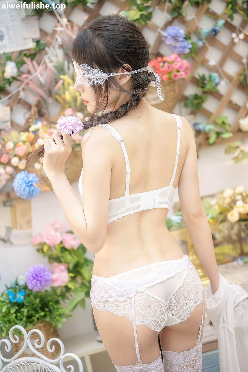 香草喵露露-白色花房 [49P2V-1.14GB] 网红福利-第3张