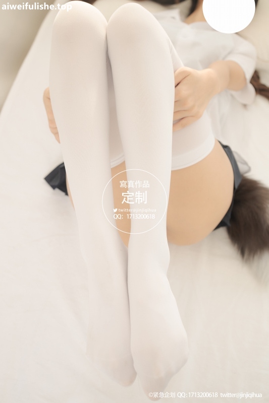 紧急企划-一只喵喵梓 白丝jk制服 [68P1V-1.1GB] JK制服-第4张