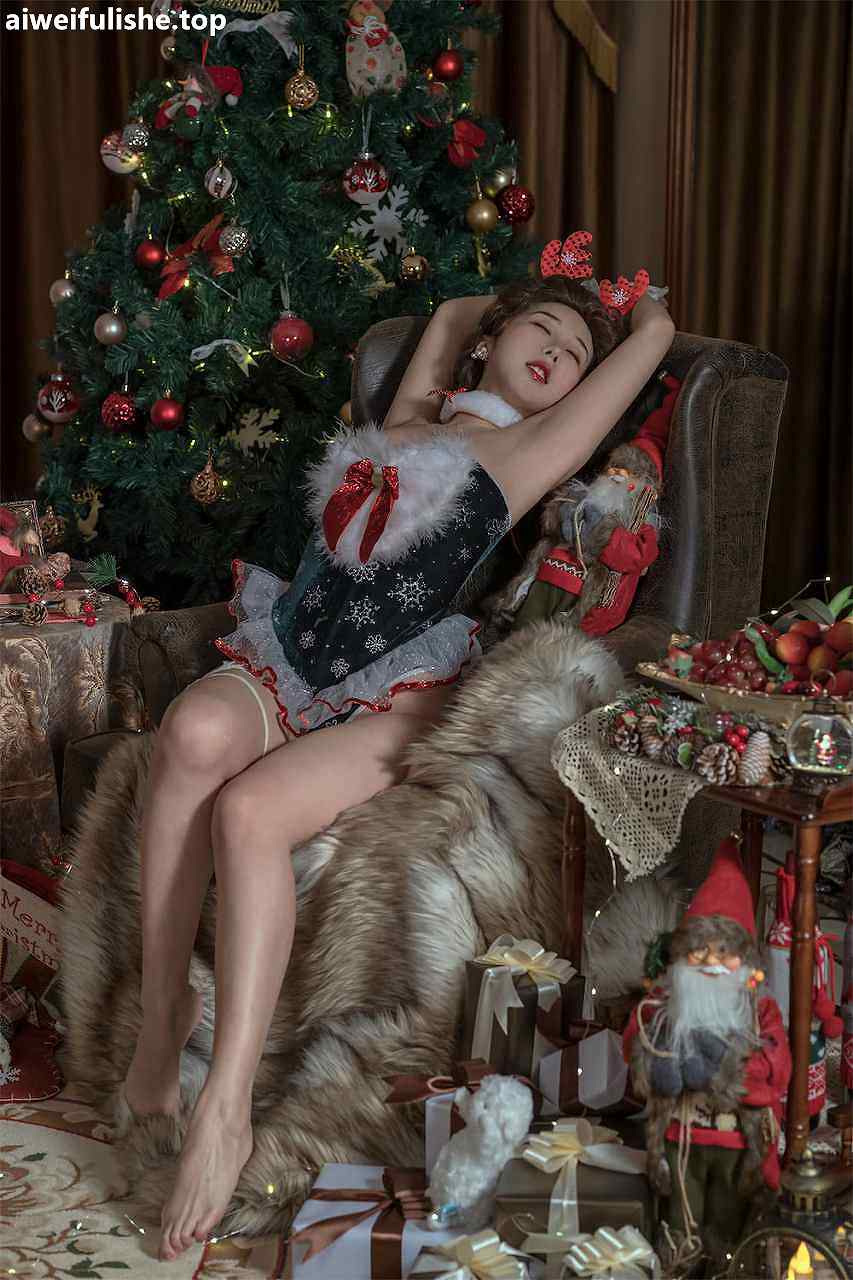 云溪溪奶桃 圣诞女郎 [45P6V-47MB] 圣诞特辑-第3张