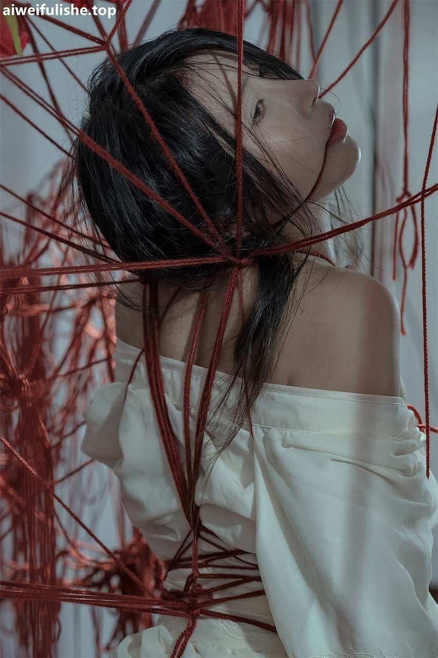 云溪溪奶桃-囚鸟[64P-15MB] 丰满-第3张