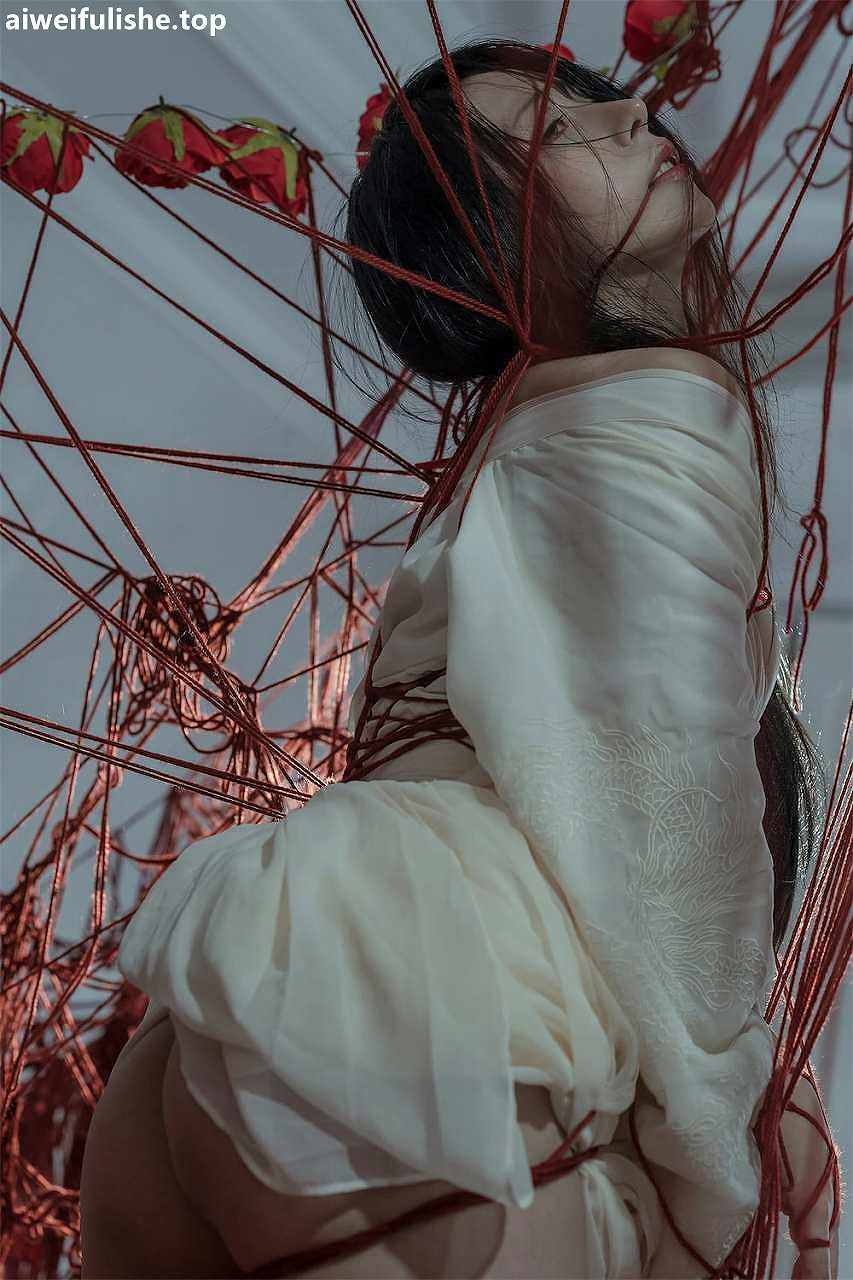 云溪溪奶桃-囚鸟[64P-15MB] 丰满-第3张