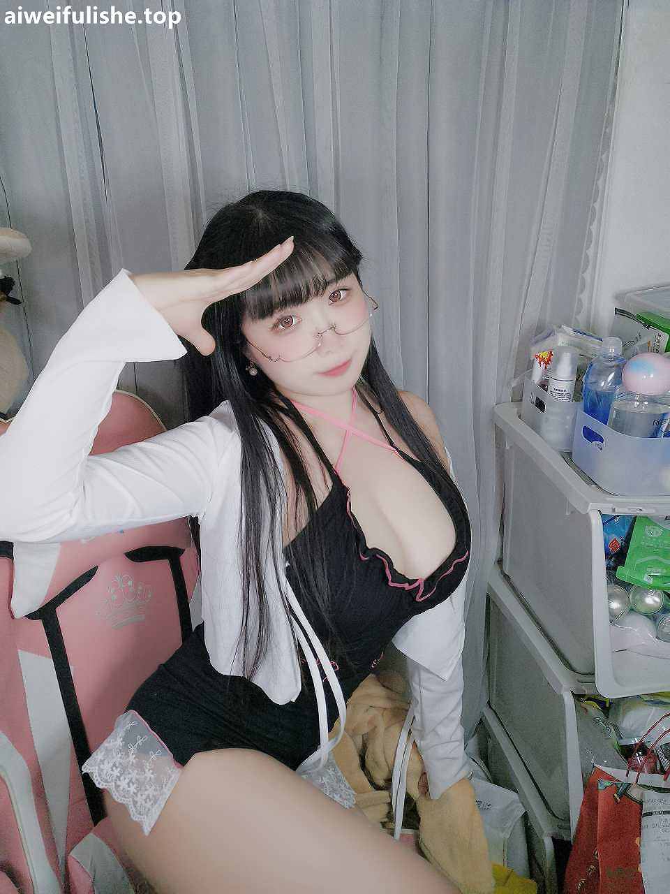 贞子蜜桃-心心眼 [10P1V-252MB] 丰满-第2张
