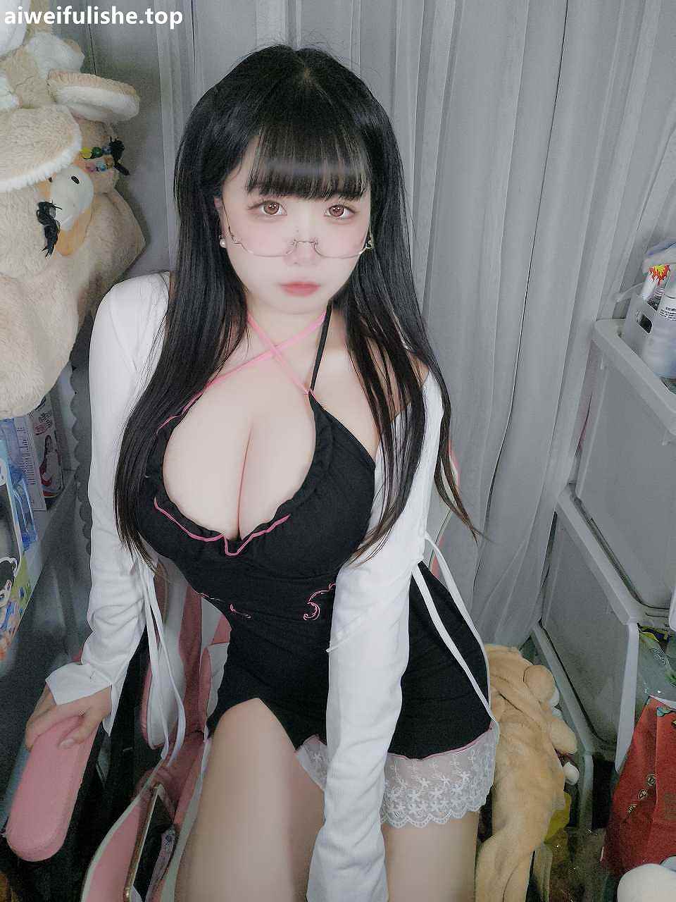 贞子蜜桃-心心眼 [10P1V-252MB] 丰满-第1张