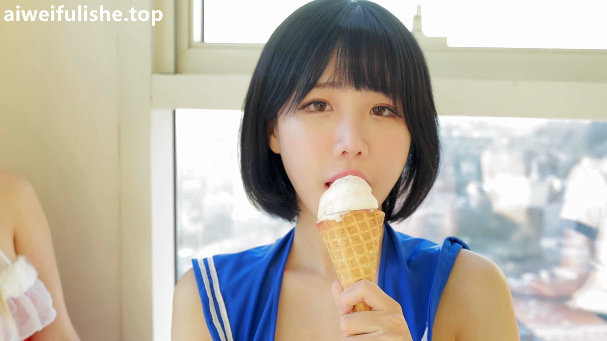 Monthly Addielyn-舔冰淇淋+抹油4部小视频[4V-496MB] 内衣-第4张