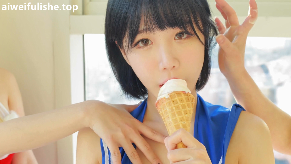 Monthly Addielyn-舔冰淇淋+抹油4部小视频[4V-496MB] 内衣-第5张