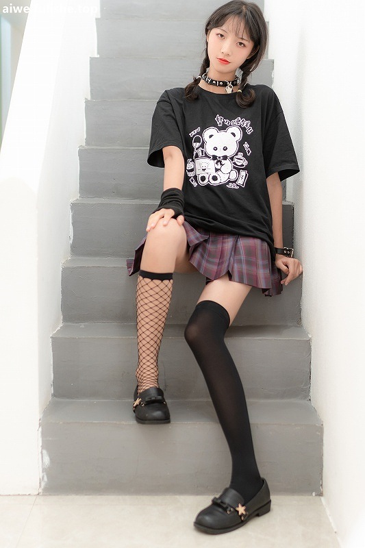 西瓜少女-JK双拼袜 [36P-231MB] JK制服-第5张