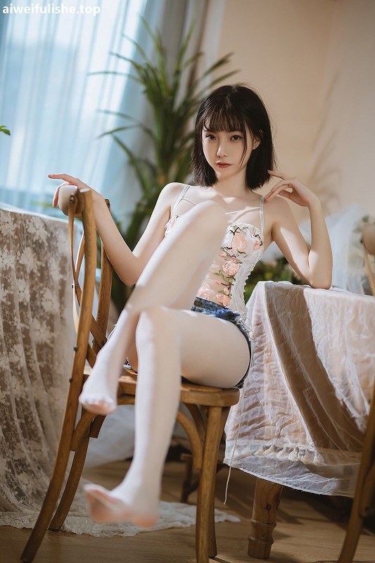 许岚LAN-少女纯欲牛仔短裤 [40P-555MB] 微乳-第5张