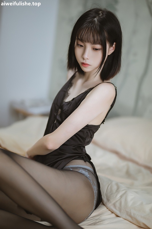 许岚LAN-黑色蕾丝睡衣 [40P-585MB] 微乳-第4张