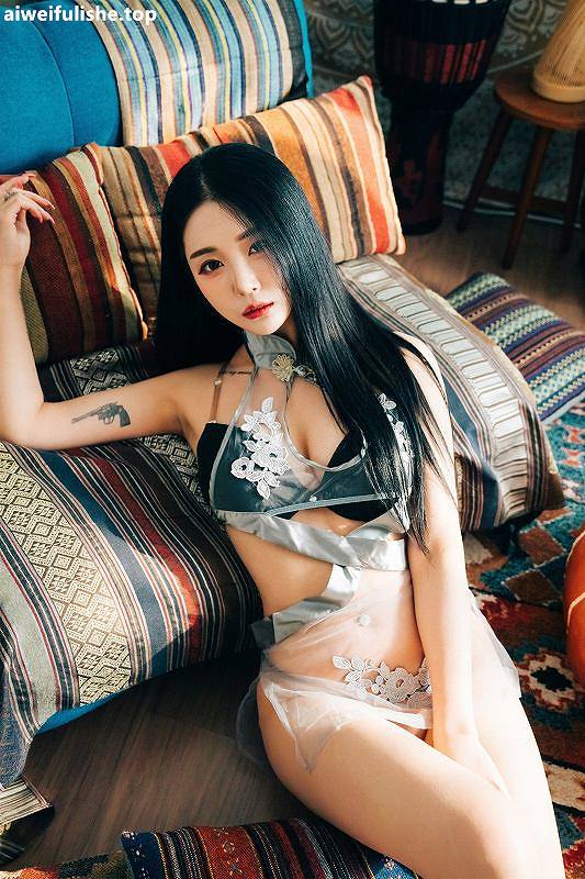 韩国美女Bomi-[Loozy] Holiday [94P-137MB] 婚纱-第2张