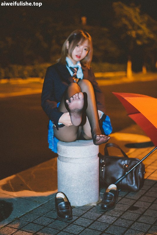 柒柒要乖哦-深夜公园JK [35P-311MB] JK制服-第6张
