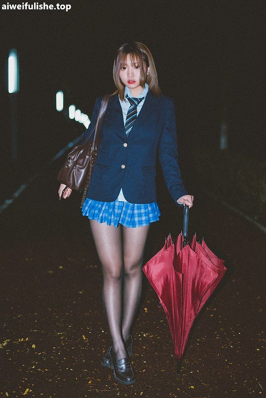 柒柒要乖哦-深夜公园JK [35P-311MB] JK制服-第4张