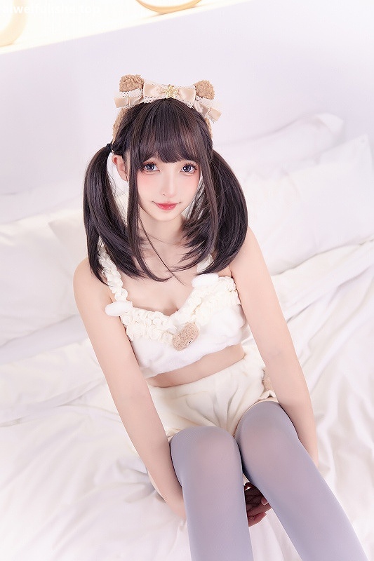 神楽坂真冬-草莓胖次熊 [75P-185MB] 丝袜写真-第8张