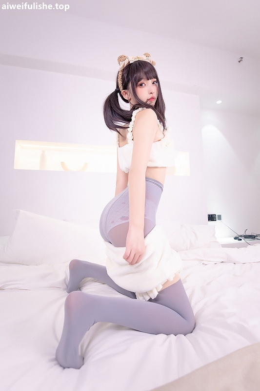 神楽坂真冬-草莓胖次熊 [75P-185MB] 丝袜写真-第3张