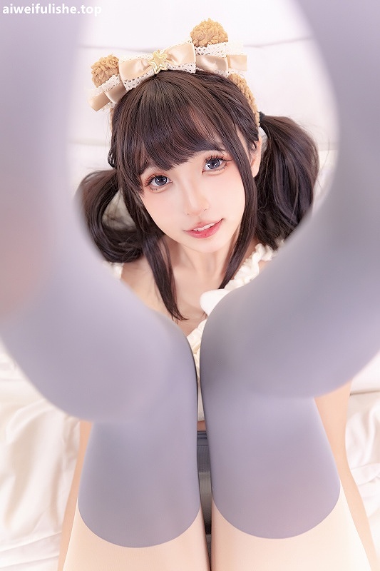 神楽坂真冬-草莓胖次熊 [75P-185MB] 丝袜写真-第2张