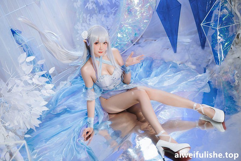 瓜希酱-爱蜜莉雅 水晶礼服 [28P-144MB] cosplay美女-第2张