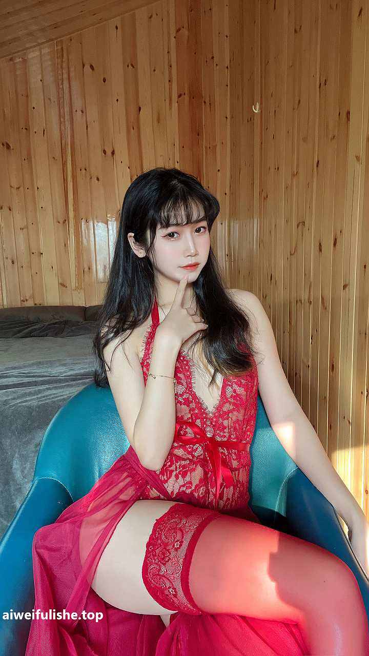 不呆猫-霸气红色人妻 [57P1V-1.77GB] 丝袜写真-第7张
