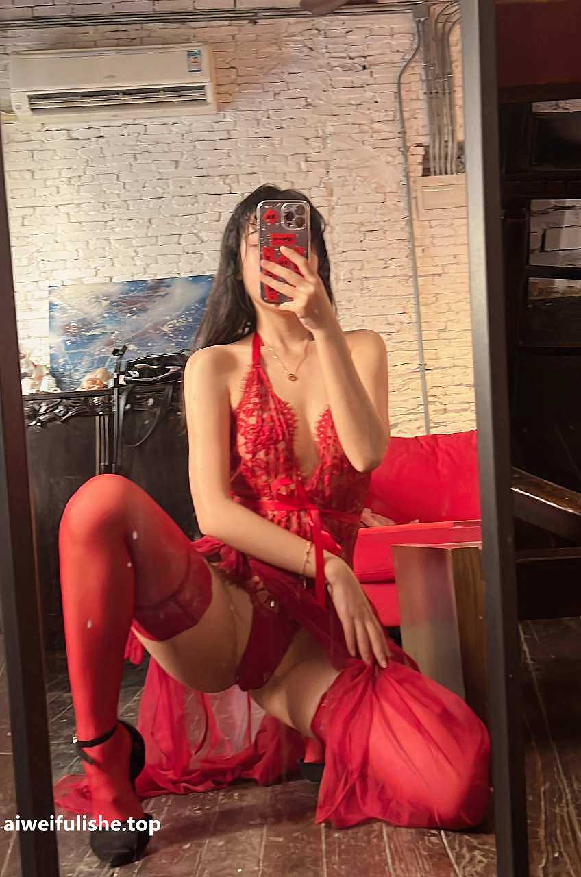 不呆猫-霸气红色人妻 [57P1V-1.77GB] 丝袜写真-第4张