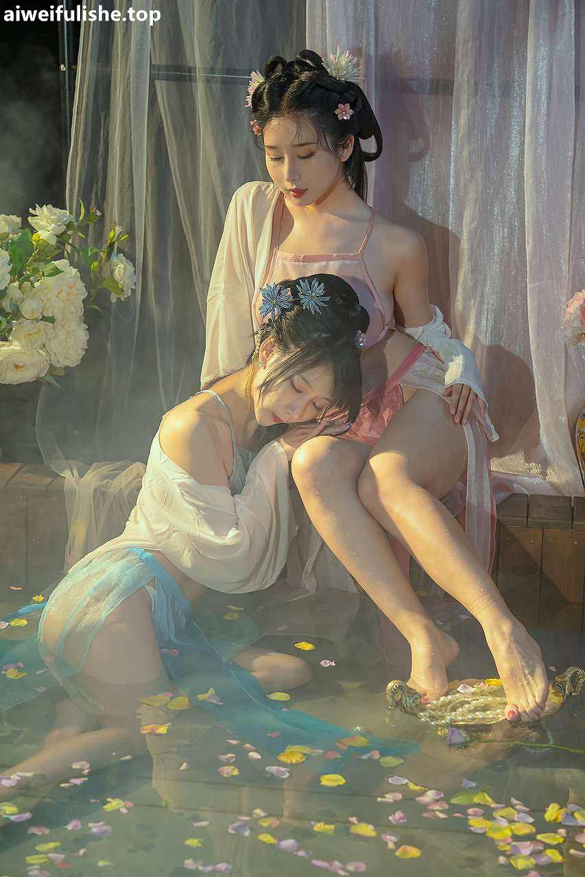 云溪溪-奶桃 N51水池 [42P1V-734MB] 丰满-第3张