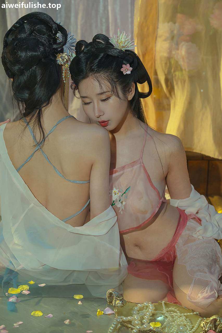 云溪溪-奶桃 N51水池 [42P1V-734MB] 丰满-第4张