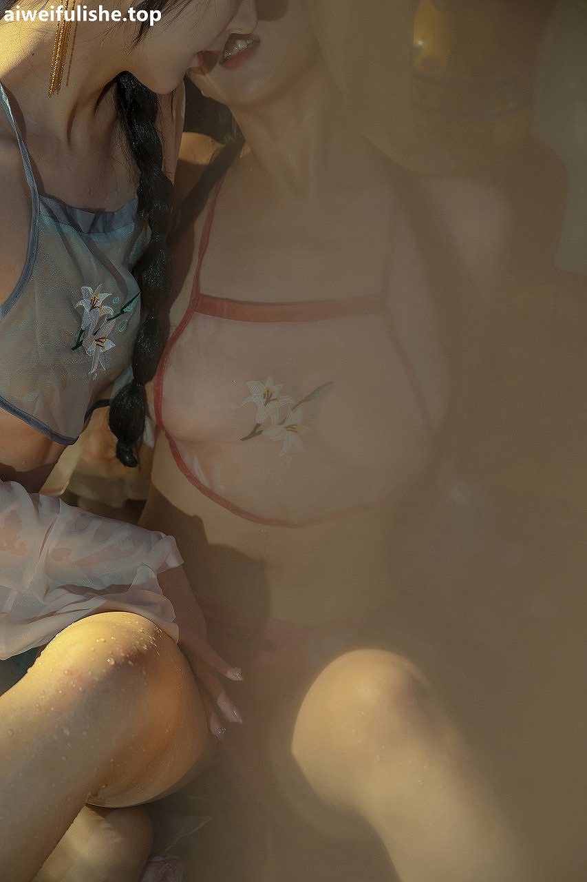 云溪溪-奶桃 N51水池 [42P1V-734MB] 丰满-第2张