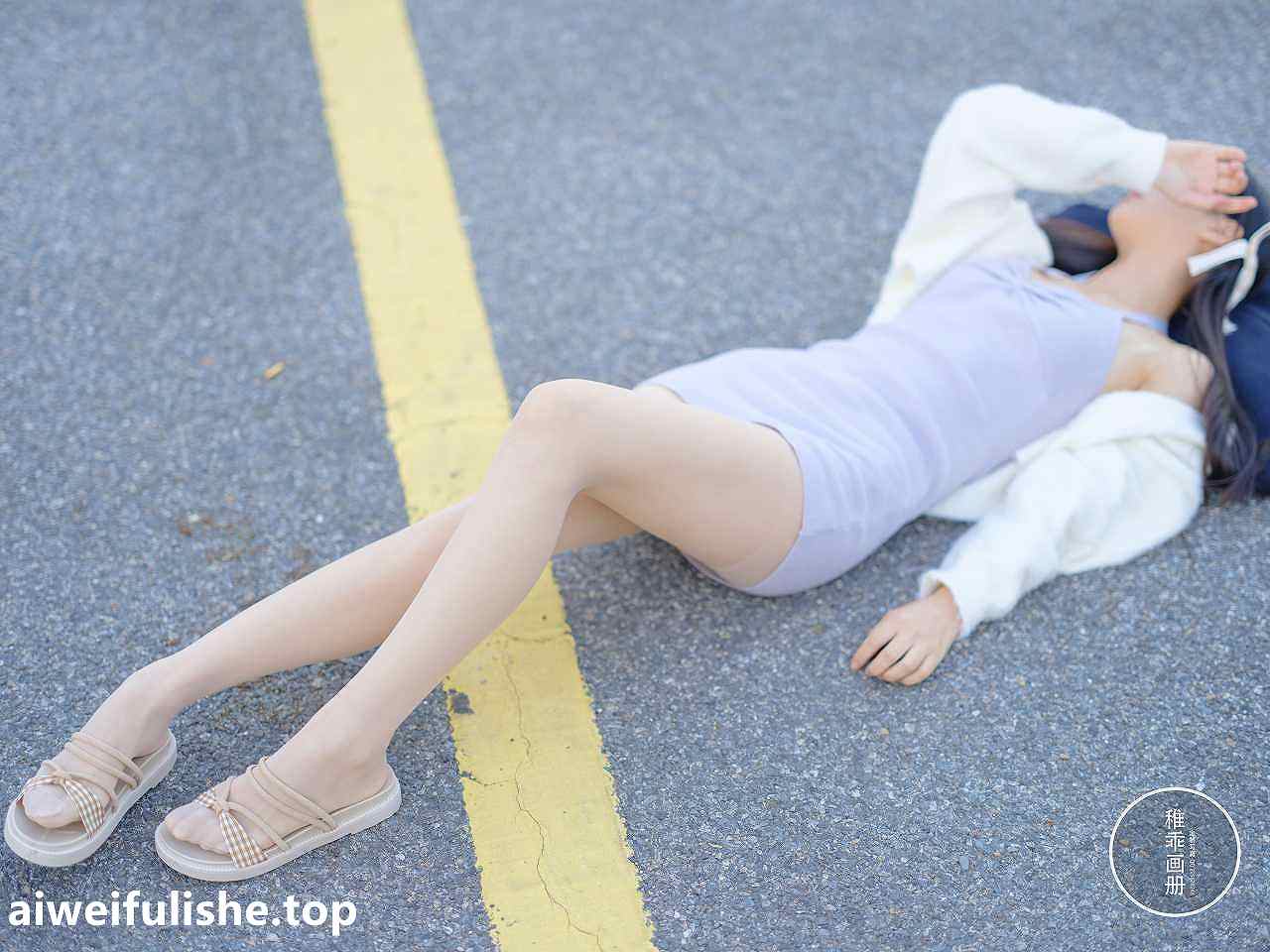 稚乖画册-夜夜 天台停车场肉丝 Lolita [83P1V-4.68GB] 微乳-第2张