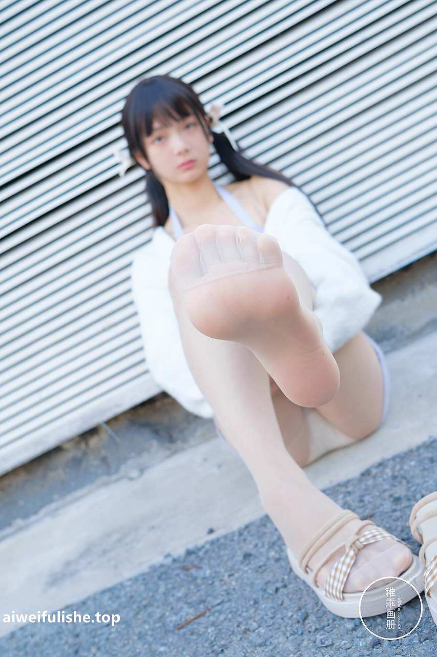 稚乖画册-夜夜 天台停车场肉丝 Lolita [83P1V-4.68GB] 微乳-第6张