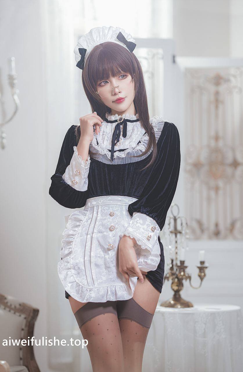 Neko-薇薇 黑色丝绒女仆 [40P-102MB] 丝袜写真-第4张