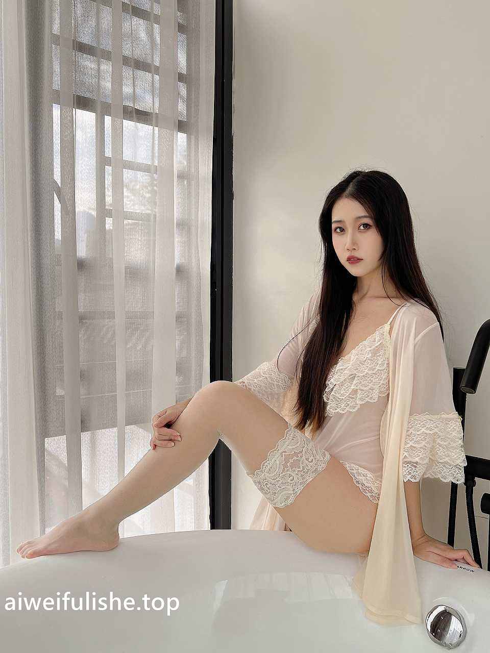 不呆猫-浴缸透明人妻 [60P331MB] 性感诱惑-第4张