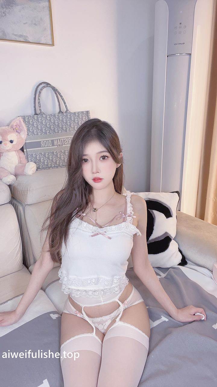 小小奶瓶儿-纯欲吊带 [11P1V-143MB] 白丝写真-第5张