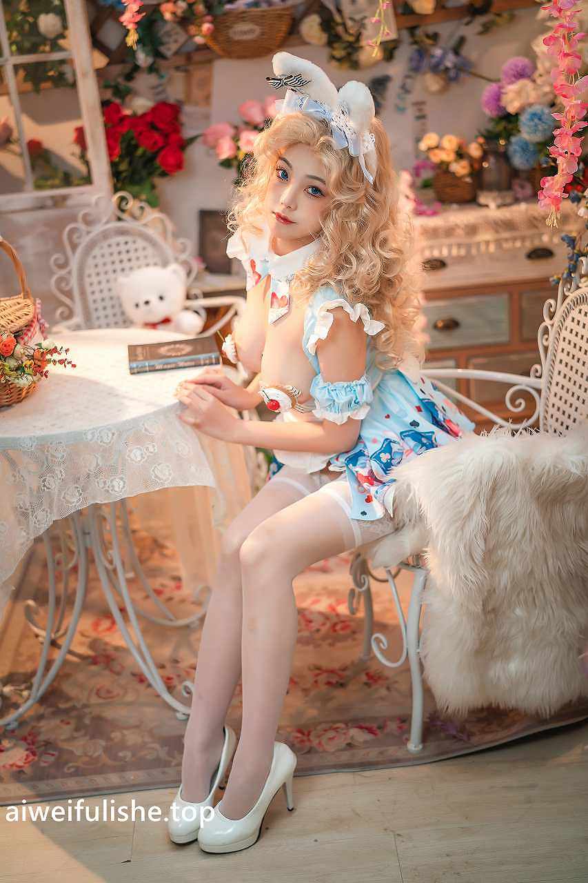 蜜汁猫裘-爱丽丝梦游仙境-兔子先生 [50P2V-1.92GB] cosplay美女-第5张