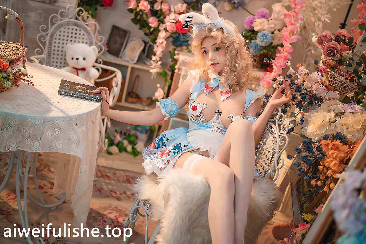 蜜汁猫裘-爱丽丝梦游仙境-兔子先生 [50P2V-1.92GB] cosplay美女-第3张