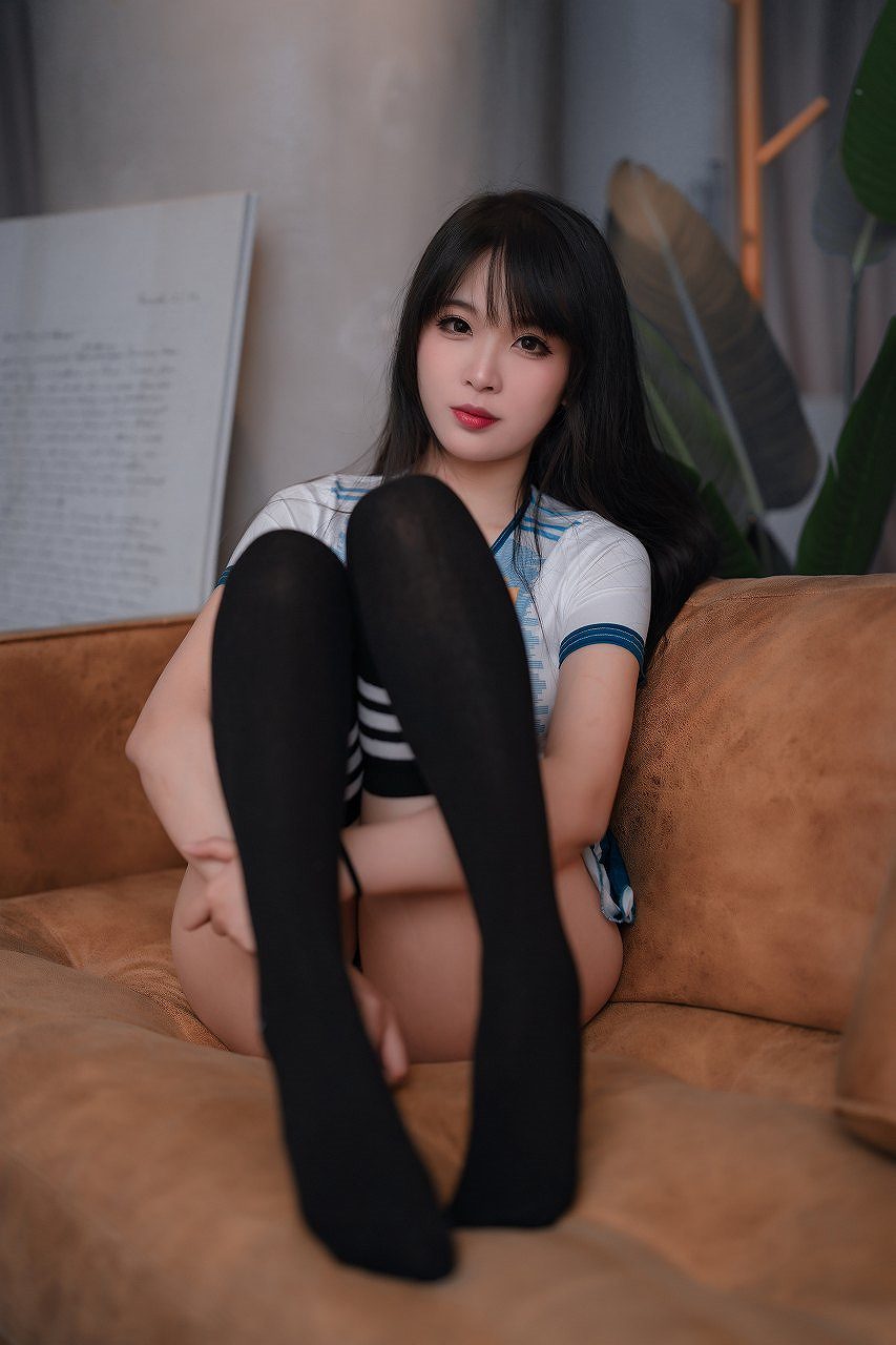 轩萧学姐-足球宝贝 [64P1V-253M] 性感诱惑-第4张