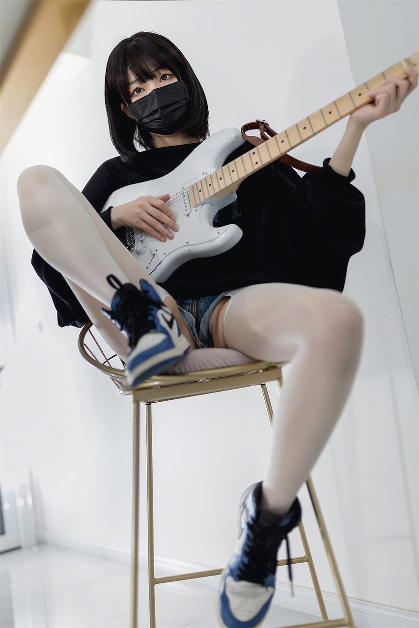 杏仁曲奇-升玖吉他姐姐 [45P-144MB] 微乳-第3张
