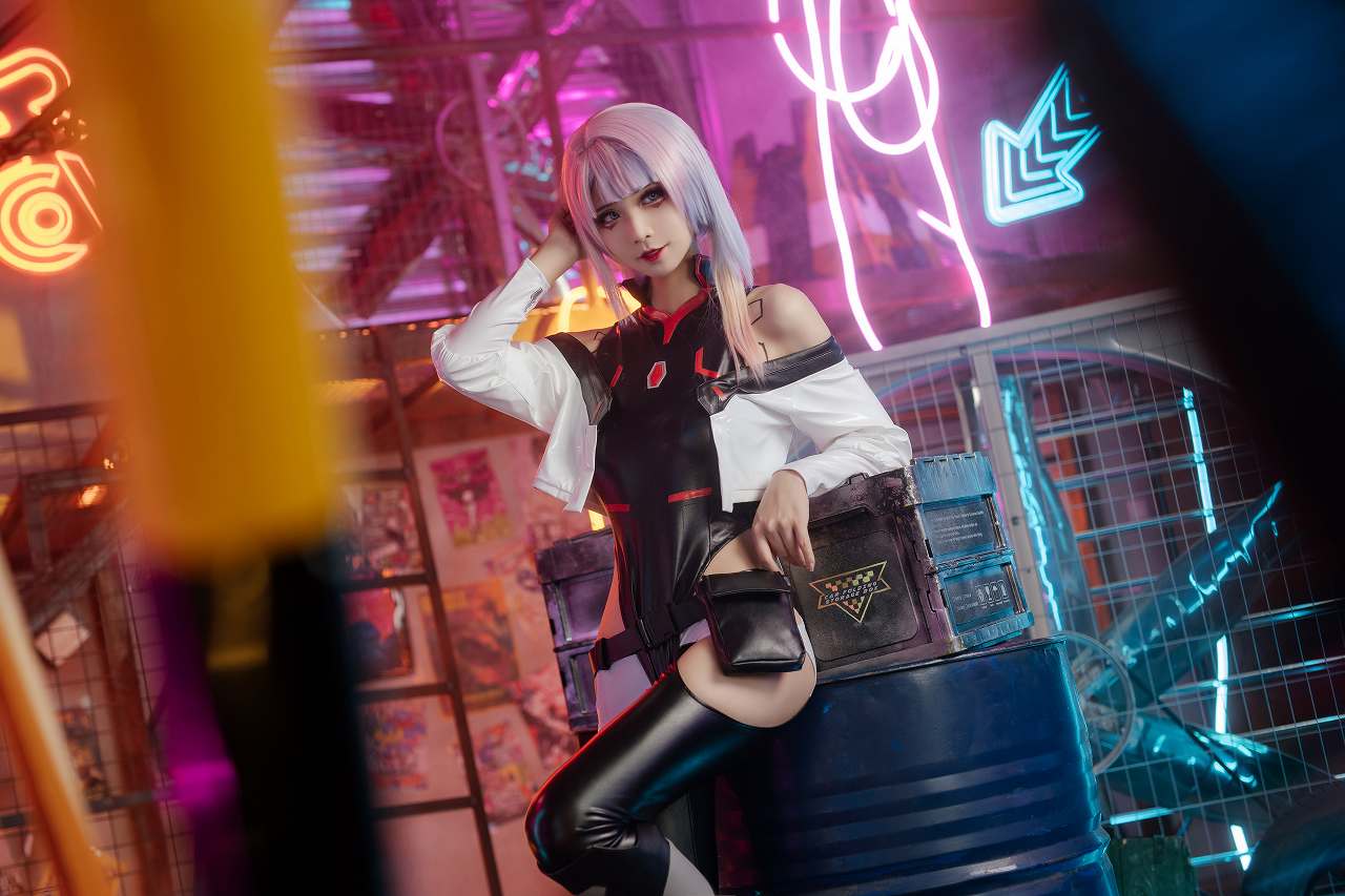 爱老师_PhD-赛博朋克 露西 [18P-177MB] cosplay美女-第3张