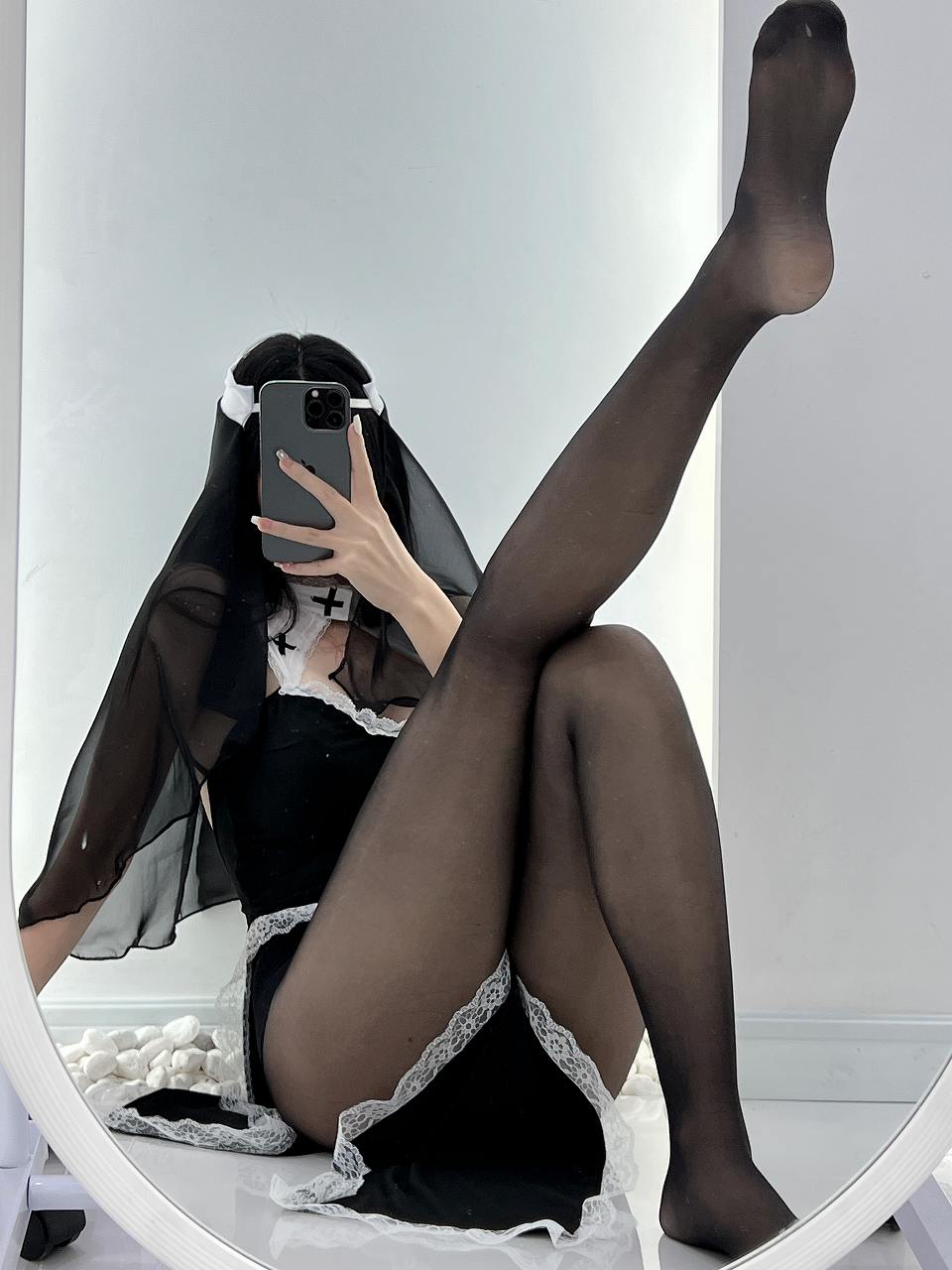 鱼神-修女服性感cos[26P2V-272MB] 修女装-第3张