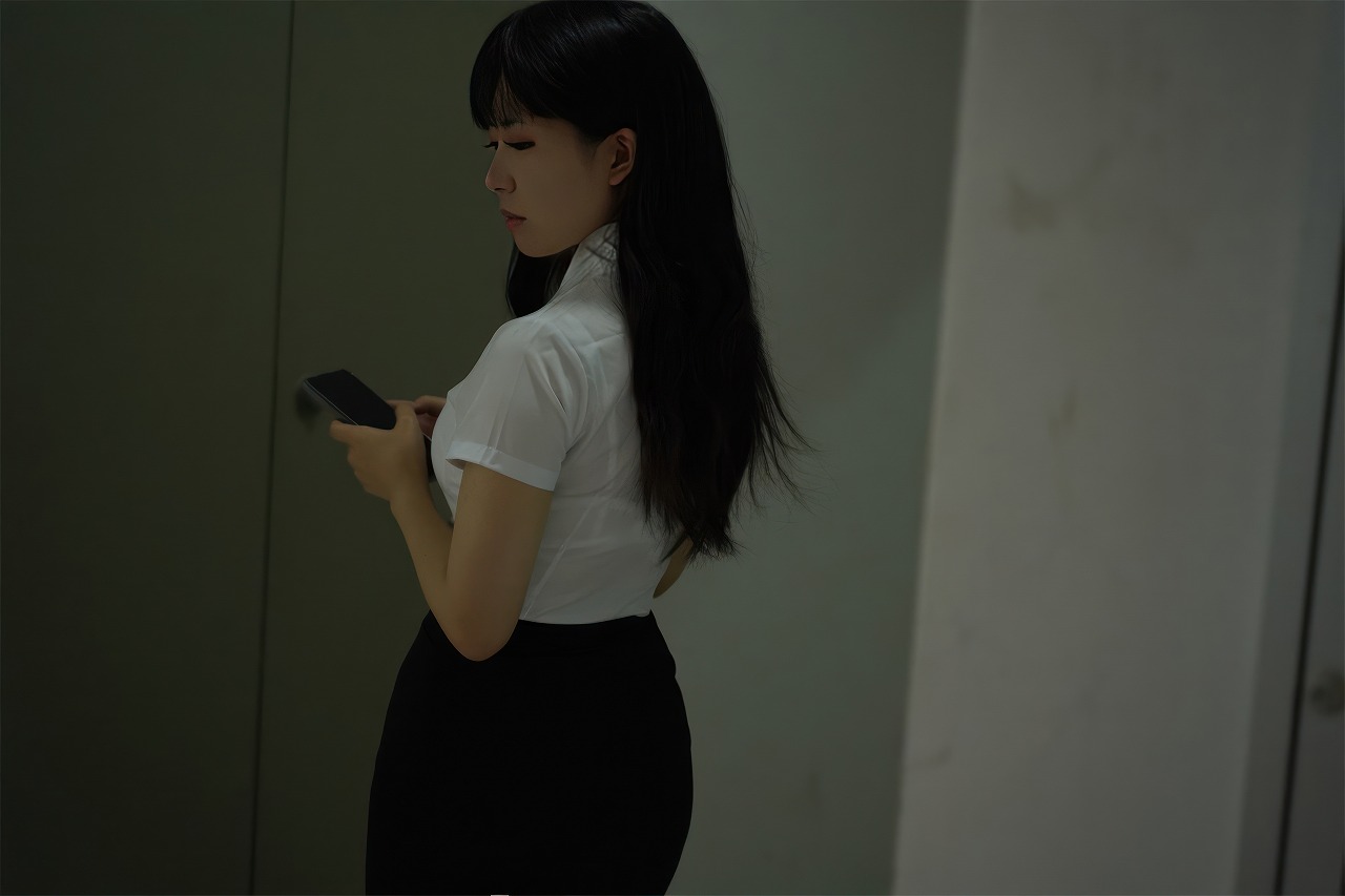 虎森森 -  下班后的OL [69P-414M] OL制服-第1张