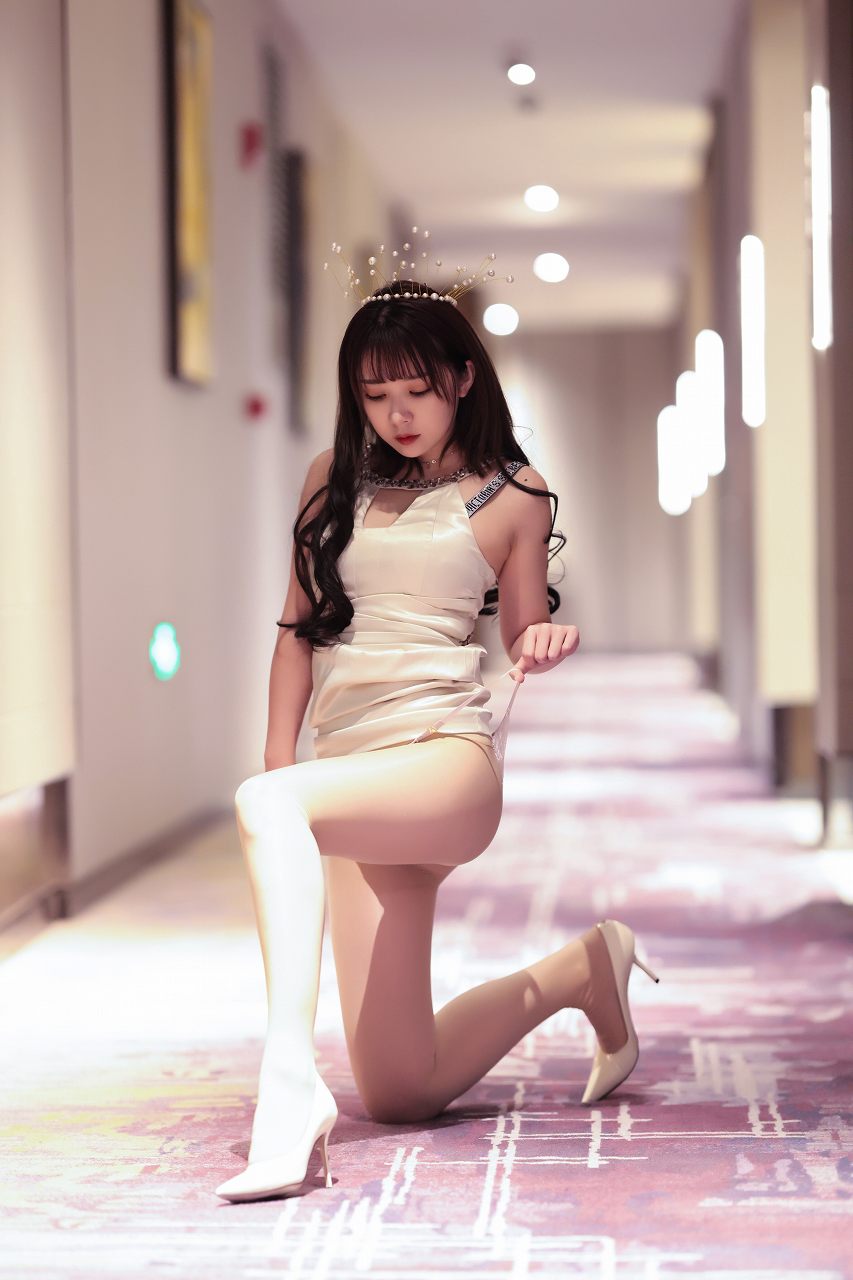 小女巫露娜-无内肉丝 [96P-547MB] 性感诱惑-第6张